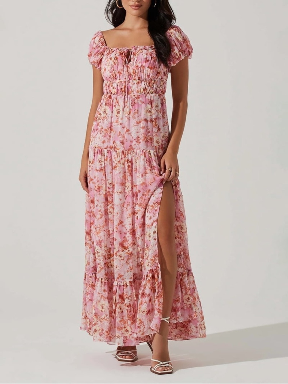 ASTR NWT Roseline Off
Shoulder Floral Maxi Dress
Size Small